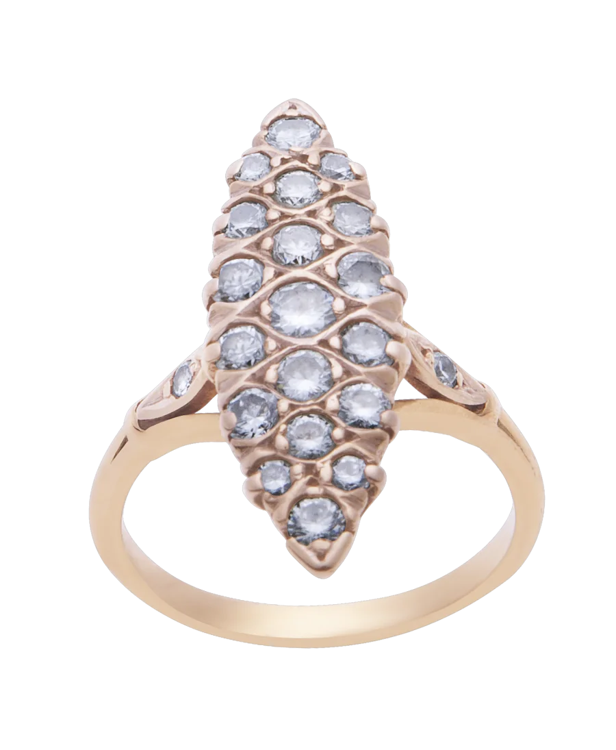 Bague FESTIVE MARQUISE en Or jaune 18 Carats. Disponible chez VIRTU LUXURY. Bague FESTIVE MARQUISE en Or jaune 18 Carats. Disponible chez VIRTU LUXURY.