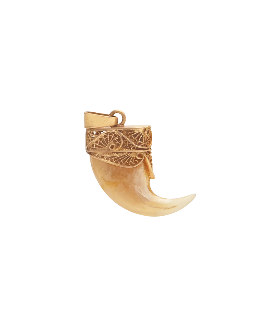 Le pendentif GRIFFE DE TIGRE est une pièce impressionnante, avec une griffe réaliste et authentique. Le pendentif GRIFFE DE TIGRE est une pièce impressionnante, avec une griffe réaliste et authentique.