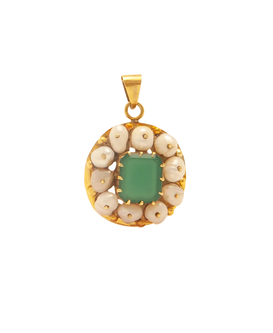 Goldschmuck - Goldanhänger mit Smaragden und PERLEN - erhältlich beim Juwelier bei VIRTU LUXURY Goldschmuck - Goldanhänger mit Smaragden und PERLEN - erhältlich beim Juwelier bei VIRTU LUXURY