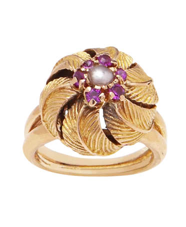 Palmier Fleuri ist ein Ring aus 18 Karat Gelbgold mit einem floralen Design. Erhältlich bei VIRTU LUXURY.