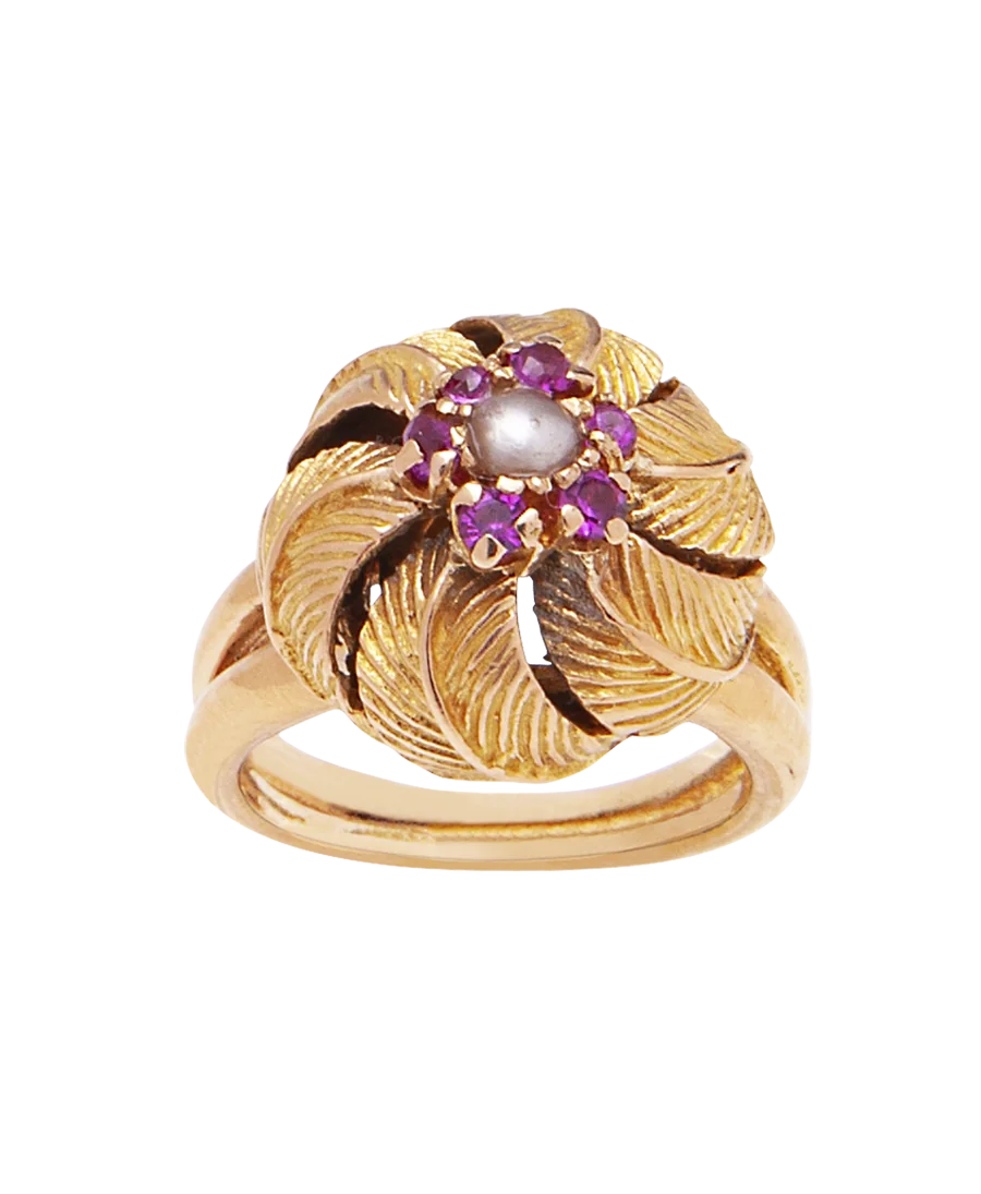Palmier Fleuri ist ein Ring aus 18 Karat Gelbgold mit einem floralen Design. Erhältlich bei VIRTU LUXURY.