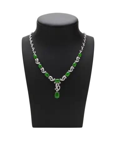 Halskette MERVEILLE DE CHINE aus 18 Karat Weißgold. Erhältlich bei VIRTU LUXURY.